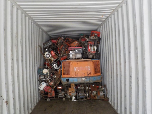 CONTAINER LOADING PICTURES  : Exporting used cars, tractors & excavators from Japan