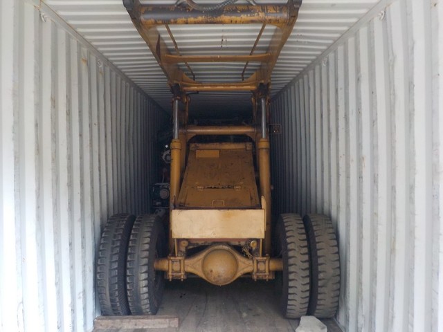 CONTAINER LOADING PICTURES  : Exporting used cars, tractors & excavators from Japan