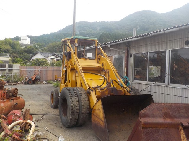 KOMATSU SD25-1  : Exporting used cars, tractors & excavators from Japan