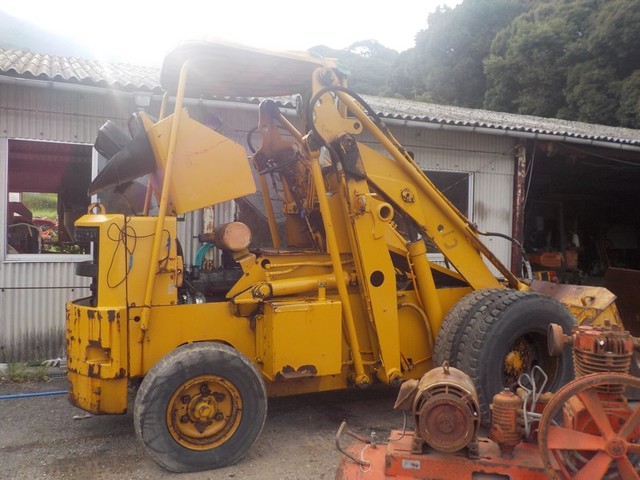 KOMATSU SD25-1  : Exporting used cars, tractors & excavators from Japan