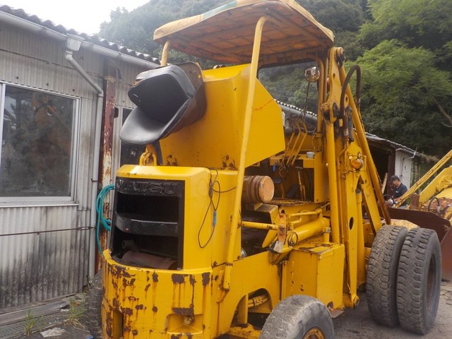 KOMATSU SD25-1  : Exporting used cars, tractors & excavators from Japan