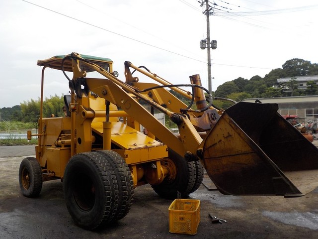 KOMATSU SD25-1  : Exporting used cars, tractors & excavators from Japan