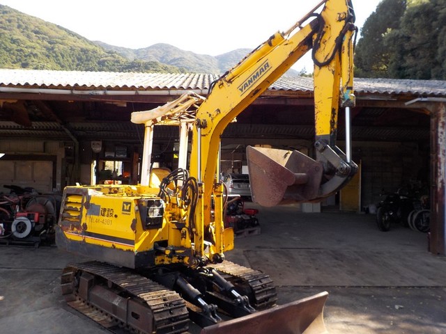 YANMAR YB25  : Exporting used cars, tractors & excavators from Japan