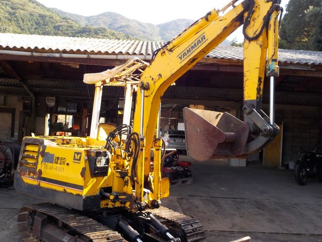 YANMAR YB25  : Exporting used cars, tractors & excavators from Japan