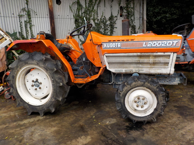 KUBOTA L2002DT  : Exporting used cars, tractors & excavators from Japan