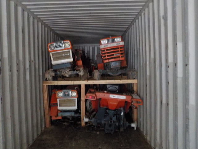 LOADING PICTURES  : Exporting used cars, tractors & excavators from Japan