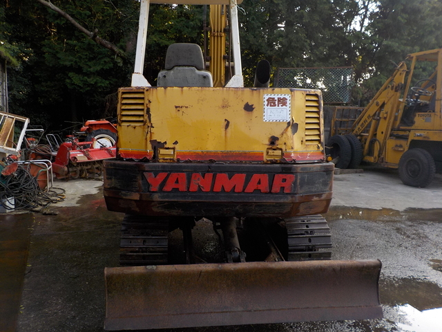 YANMAR YB401UZ  : Exporting used cars, tractors & excavators from Japan