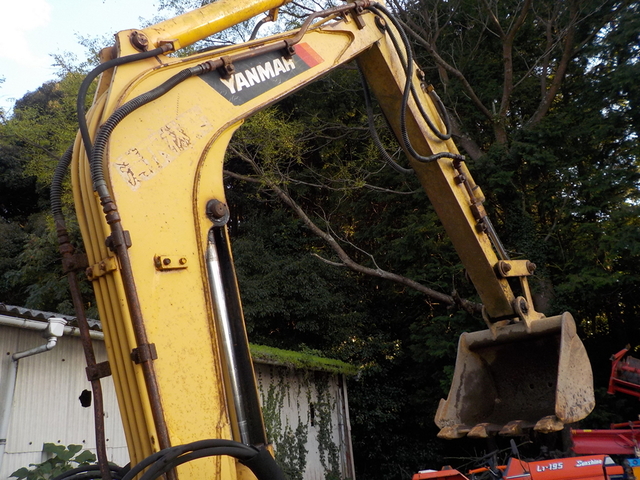 YANMAR YB401UZ  : Exporting used cars, tractors & excavators from Japan