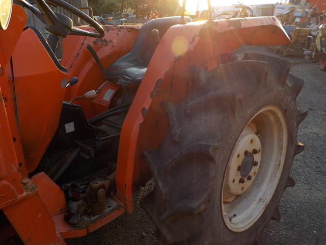 KUBOTA L2602DT  : Exporting used cars, tractors & excavators from Japan