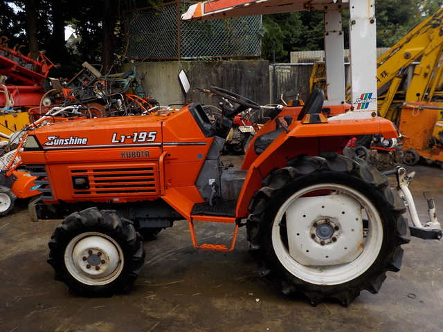 KUBOTA L1-195  : Exporting used cars, tractors & excavators from Japan